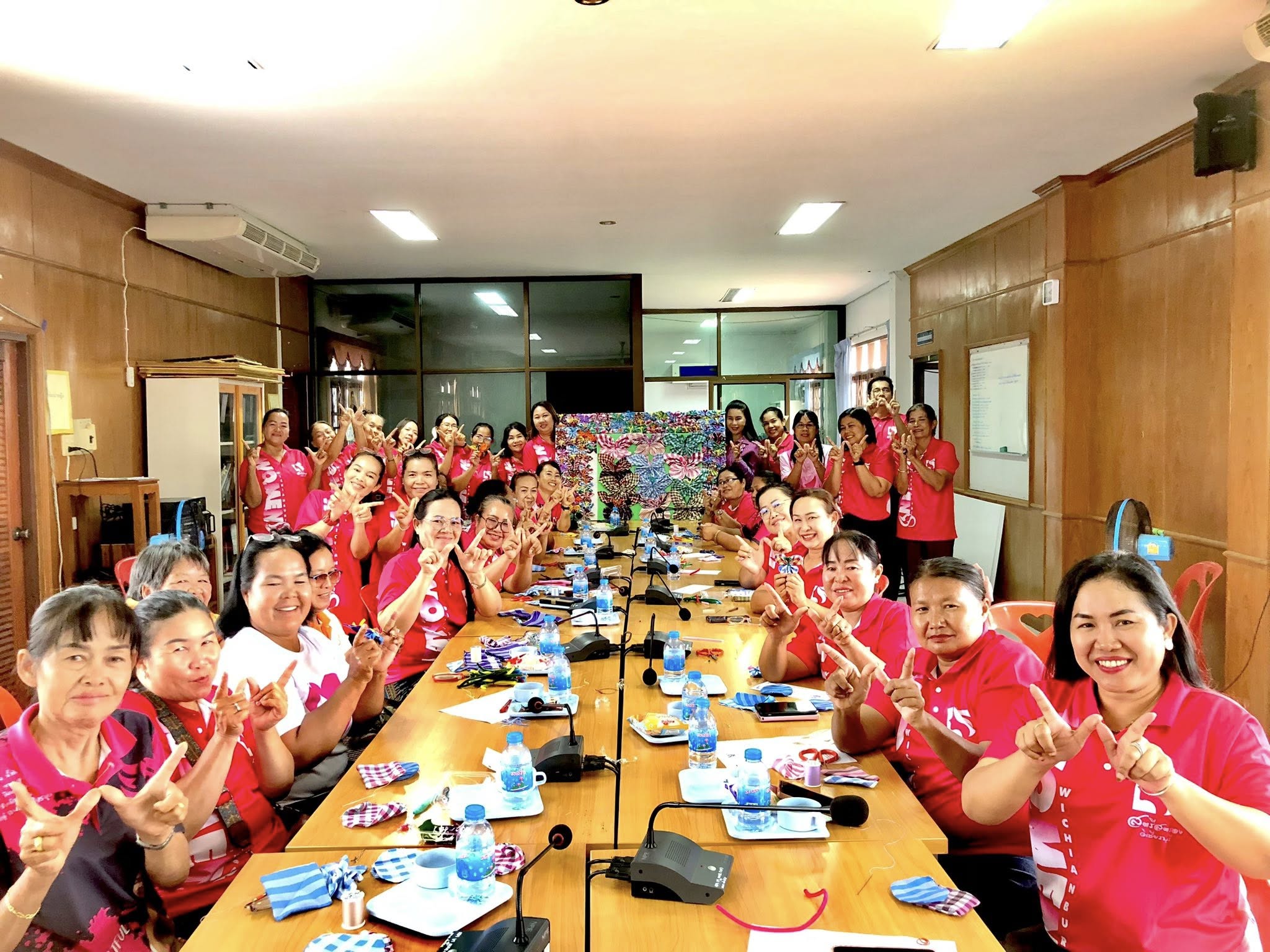 พช.วิเชียรบุรี ร่วมกิจกรรมประดิษฐ์ผีเสื้อจากผ้าไทย สนับสนุนงานกาชาด ประจำปี 2568 เฉลิมพระเกียรติ 70 พรรษา สมเด็จพระกนิษฐาธิราชเจ้า กรมสมเด็จพระเทพรัตนราชสุดาฯ สยามบรมราชกุมารี